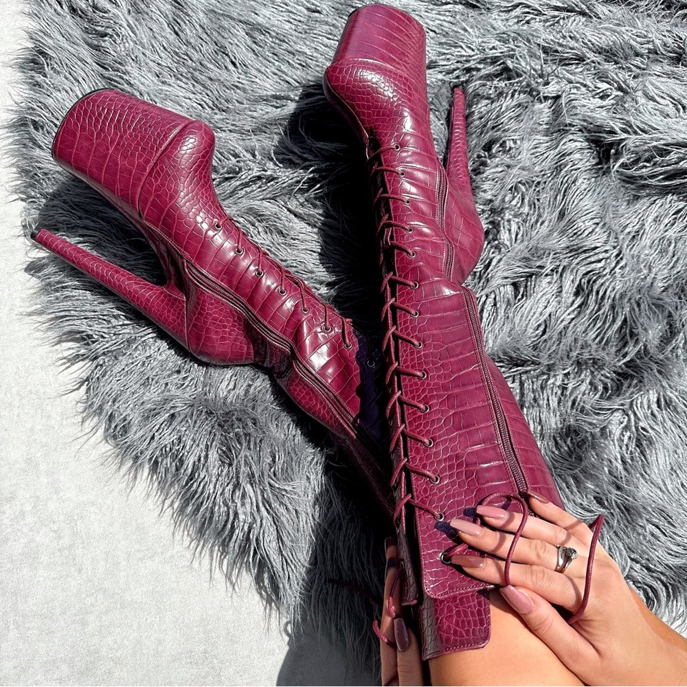 Hella Heels Jungle Crocodile I Don’t Bite Wine Knee High 8in Pole Boots size 7